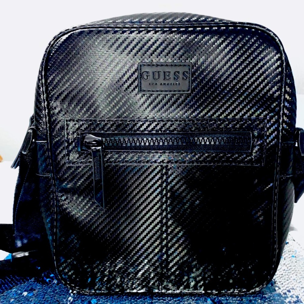 Crossbody Guess purse
